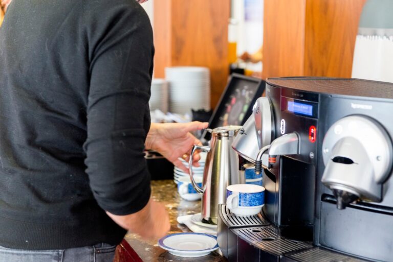 Coffee time at the Living in the Algarve First Live Seminar, Tivoli Carvoeiro Hotel